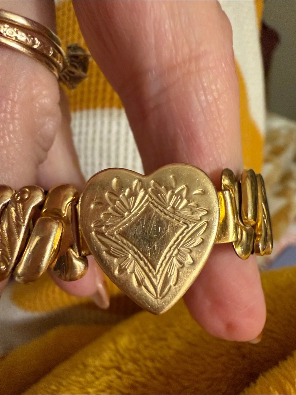 BELLAVANCE & SONS elegant gold